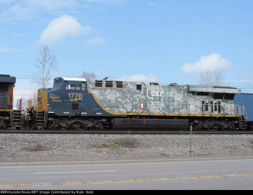 CSX 1776 on I009 